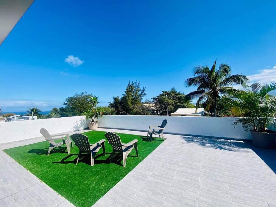 Villa Bois De Couleur Piscine Et Toit Terrasse Saint Pierre Extérieur photo