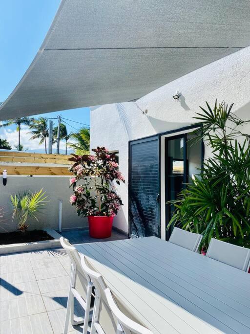 Villa Bois De Couleur Piscine Et Toit Terrasse Saint Pierre Extérieur photo